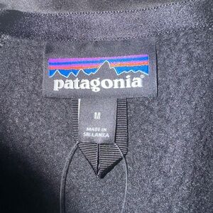 Patagonia Black Sweater Warm and Stylish